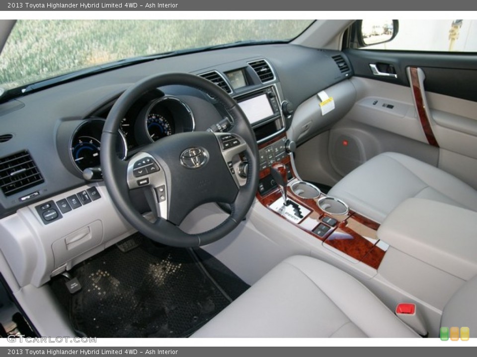 Ash Interior Photo for the 2013 Toyota Highlander Hybrid Limited 4WD #80256325