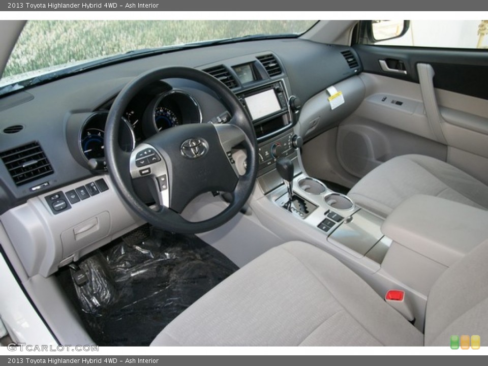 Ash Interior Photo for the 2013 Toyota Highlander Hybrid 4WD #80256499