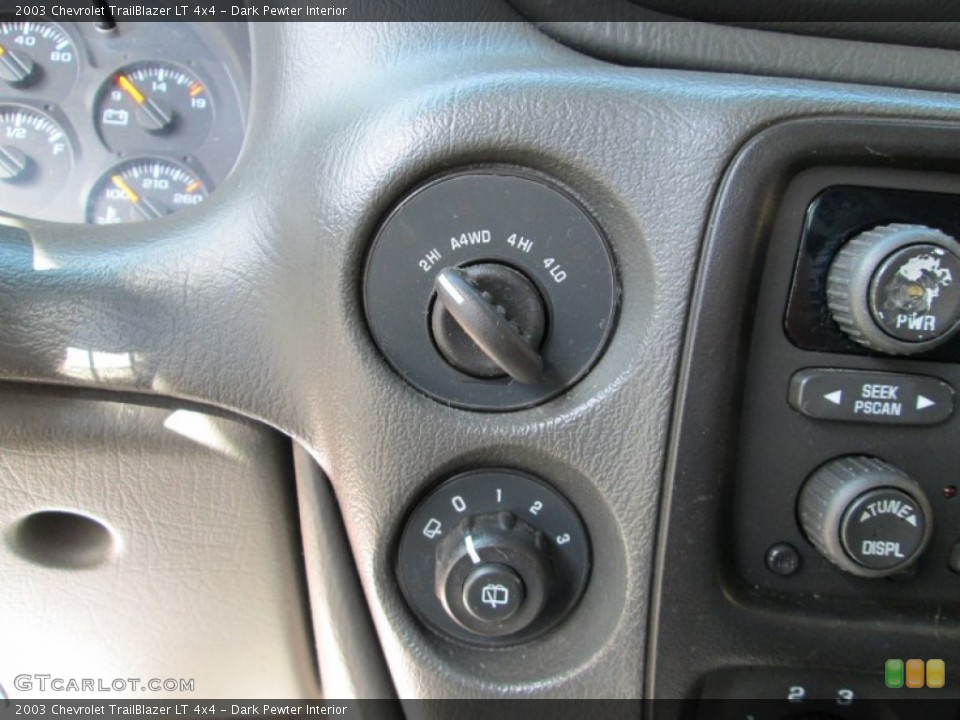 Dark Pewter Interior Controls for the 2003 Chevrolet TrailBlazer LT 4x4 #80292919