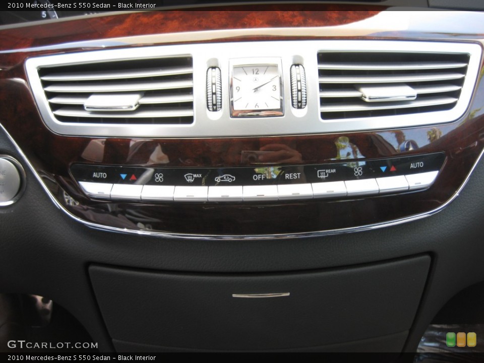 Black Interior Controls for the 2010 Mercedes-Benz S 550 Sedan #80301593