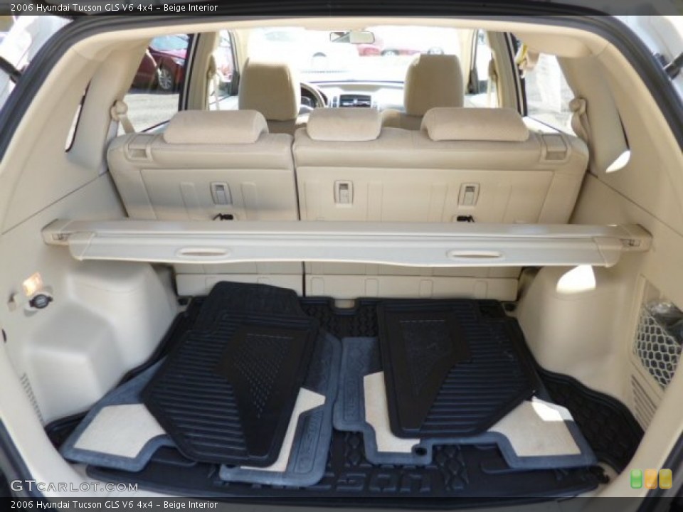 Beige Interior Trunk for the 2006 Hyundai Tucson GLS V6 4x4 #80317459