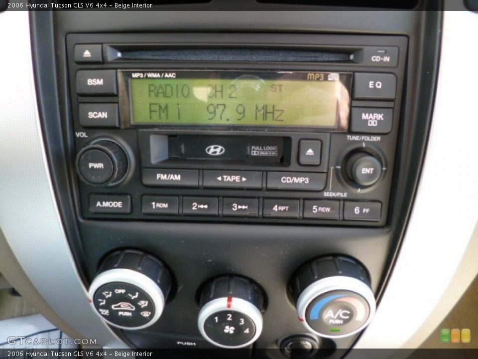 Beige Interior Controls for the 2006 Hyundai Tucson GLS V6 4x4 #80317555