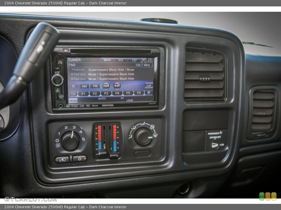 Dark Charcoal Interior Controls for the 2004 Chevrolet Silverado 2500HD Regular Cab #80390674