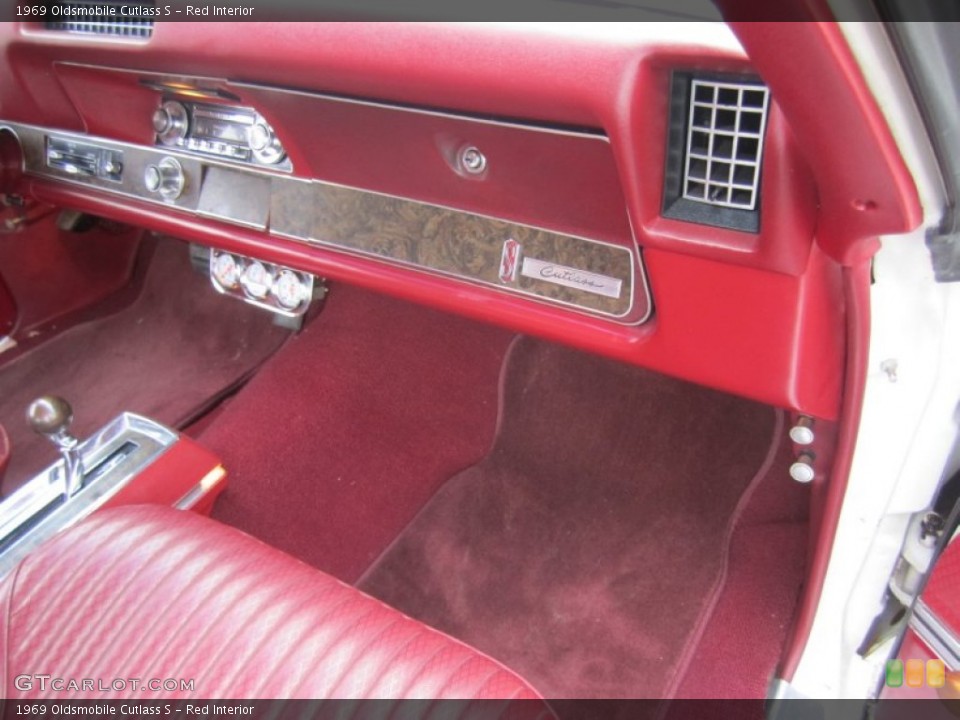 Red Interior Dashboard for the 1969 Oldsmobile Cutlass S #80391339