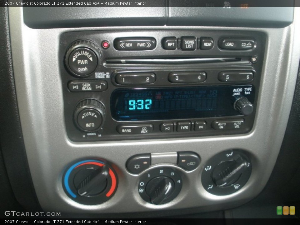 Medium Pewter Interior Controls for the 2007 Chevrolet Colorado LT Z71 Extended Cab 4x4 #80398645