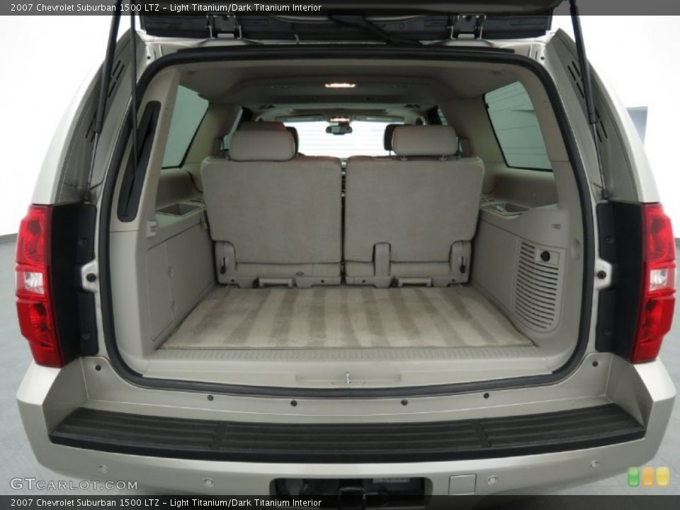 Light Titanium/Dark Titanium Interior Trunk for the 2007 Chevrolet Suburban 1500 LTZ #80400117