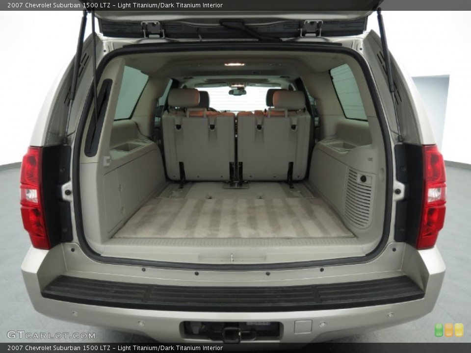 Light Titanium/Dark Titanium Interior Trunk for the 2007 Chevrolet Suburban 1500 LTZ #80400169