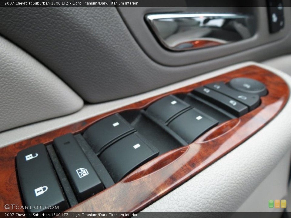 Light Titanium/Dark Titanium Interior Controls for the 2007 Chevrolet Suburban 1500 LTZ #80400211