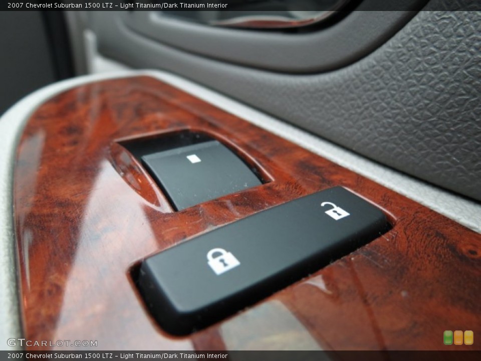 Light Titanium/Dark Titanium Interior Controls for the 2007 Chevrolet Suburban 1500 LTZ #80400242