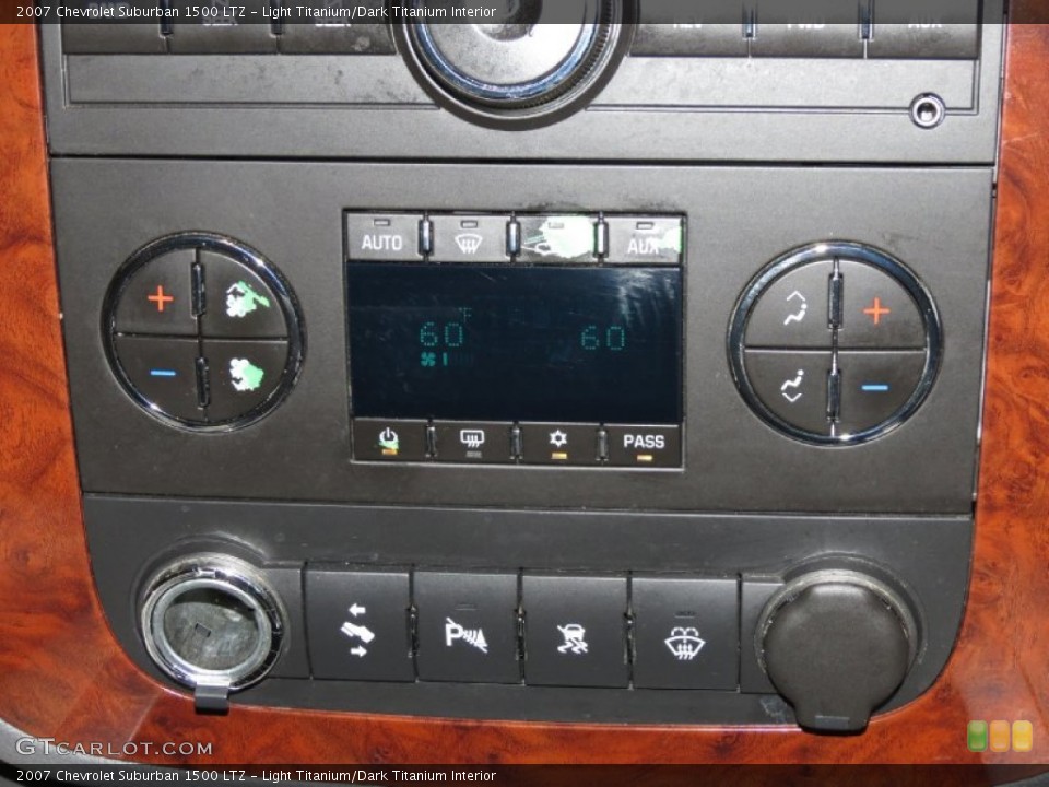 Light Titanium/Dark Titanium Interior Controls for the 2007 Chevrolet Suburban 1500 LTZ #80400364