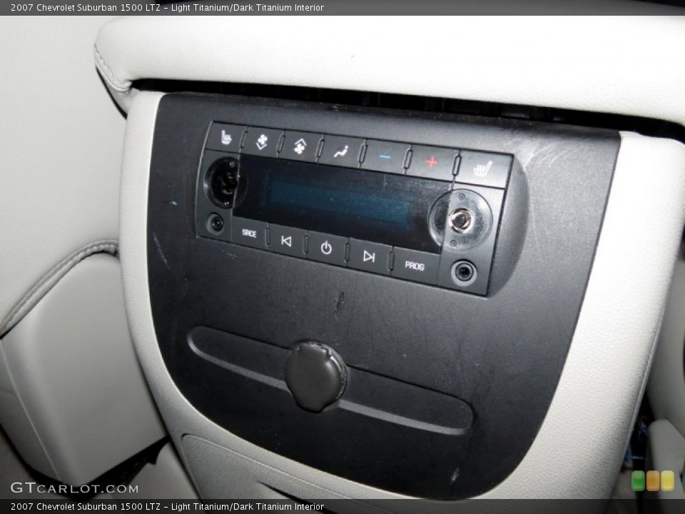 Light Titanium/Dark Titanium Interior Controls for the 2007 Chevrolet Suburban 1500 LTZ #80400498