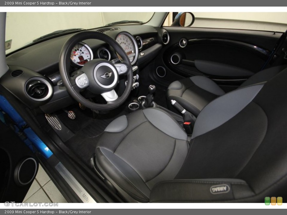 Black/Grey Interior Photo for the 2009 Mini Cooper S Hardtop #80404946