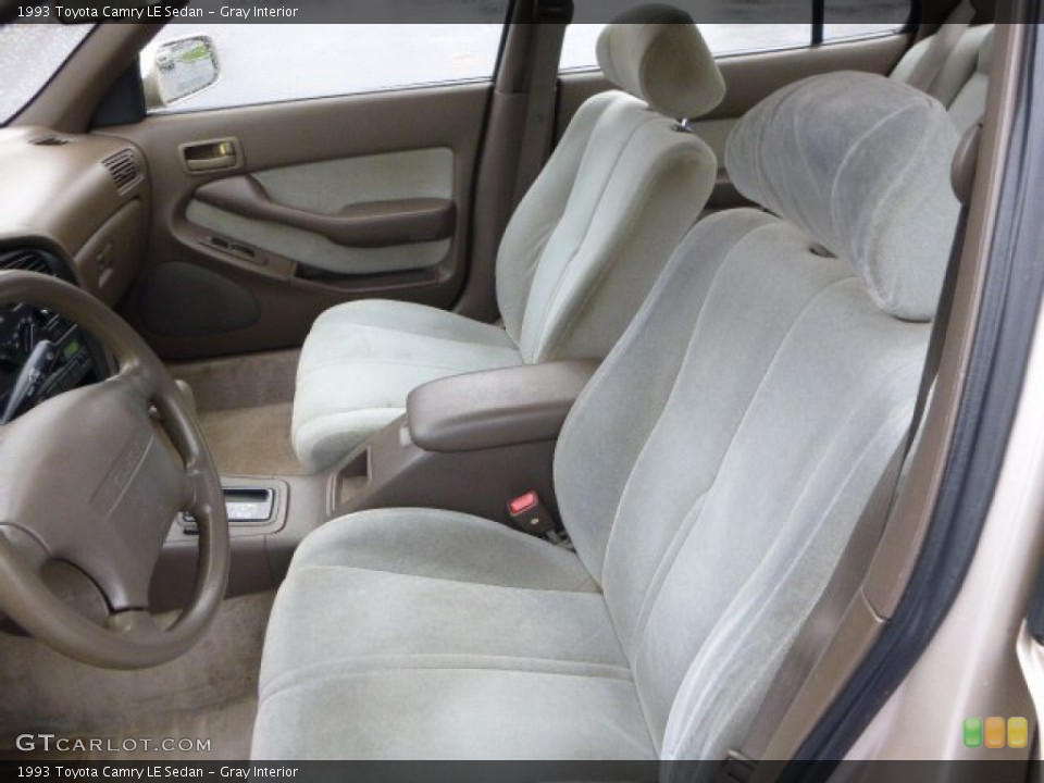 Gray Interior Photo for the 1993 Toyota Camry LE Sedan #80422132