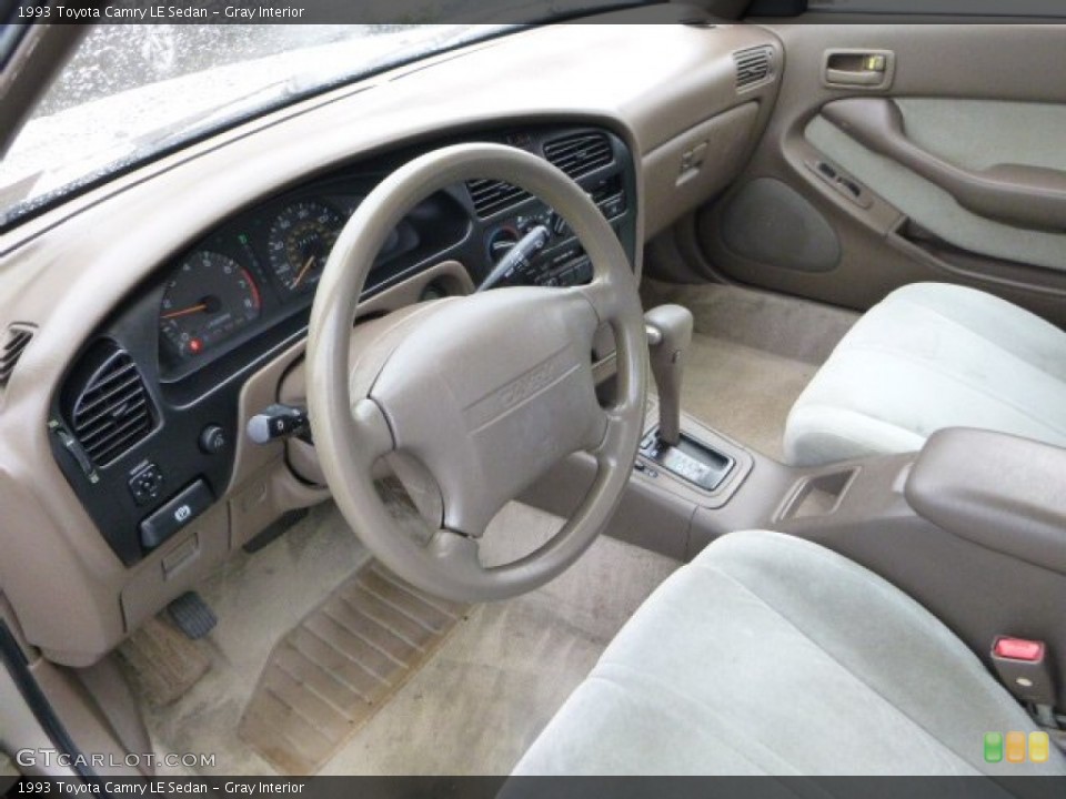 Gray Interior Photo for the 1993 Toyota Camry LE Sedan #80422186