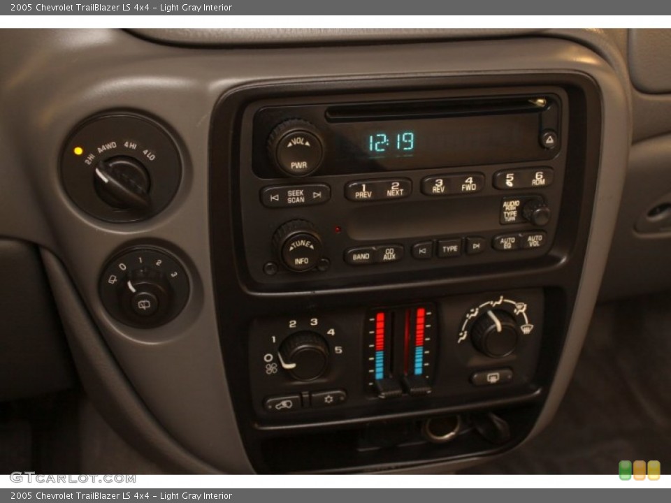Light Gray Interior Controls for the 2005 Chevrolet TrailBlazer LS 4x4 #80432195