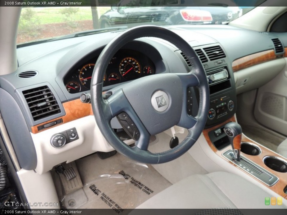 Gray Interior Photo for the 2008 Saturn Outlook XR AWD #80443637