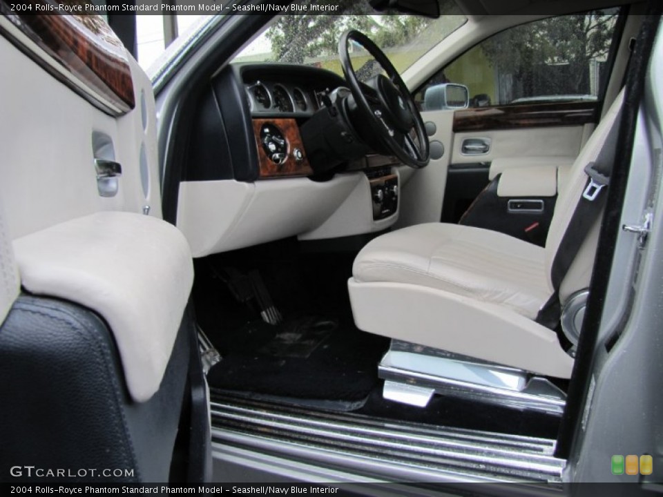 Seashell/Navy Blue Interior Photo for the 2004 Rolls-Royce Phantom  #80450156