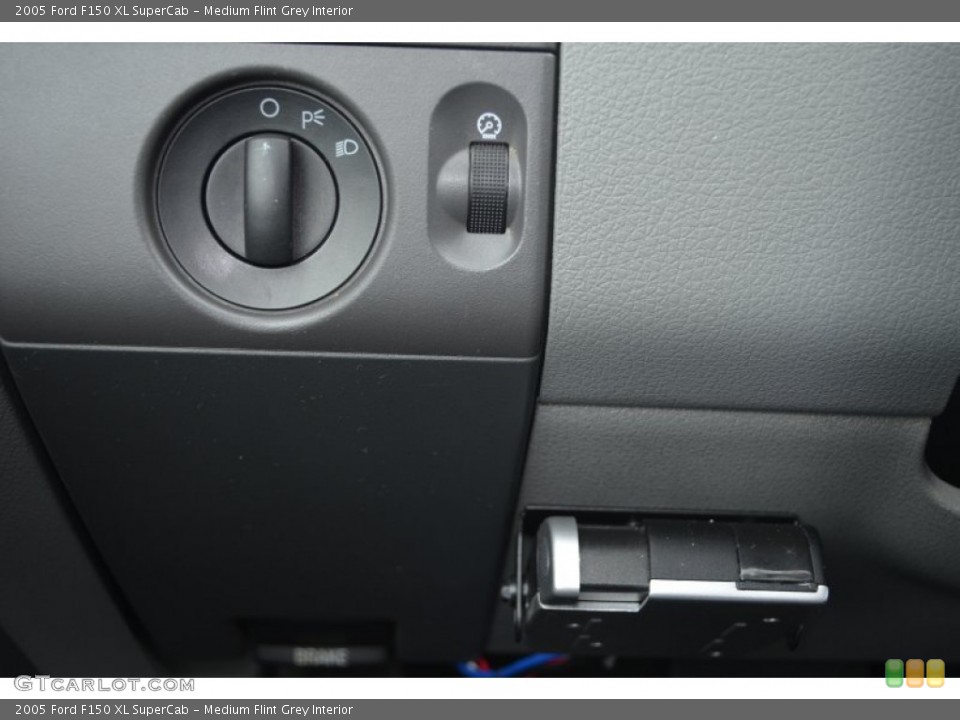 Medium Flint Grey Interior Controls for the 2005 Ford F150 XL SuperCab #80459069