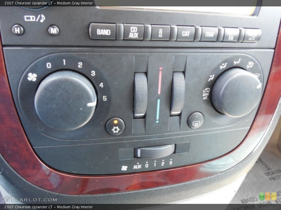 Medium Gray Interior Controls for the 2007 Chevrolet Uplander LT #80461323