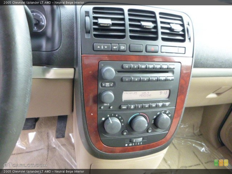 Neutral Beige Interior Controls for the 2005 Chevrolet Uplander LT AWD #80479007