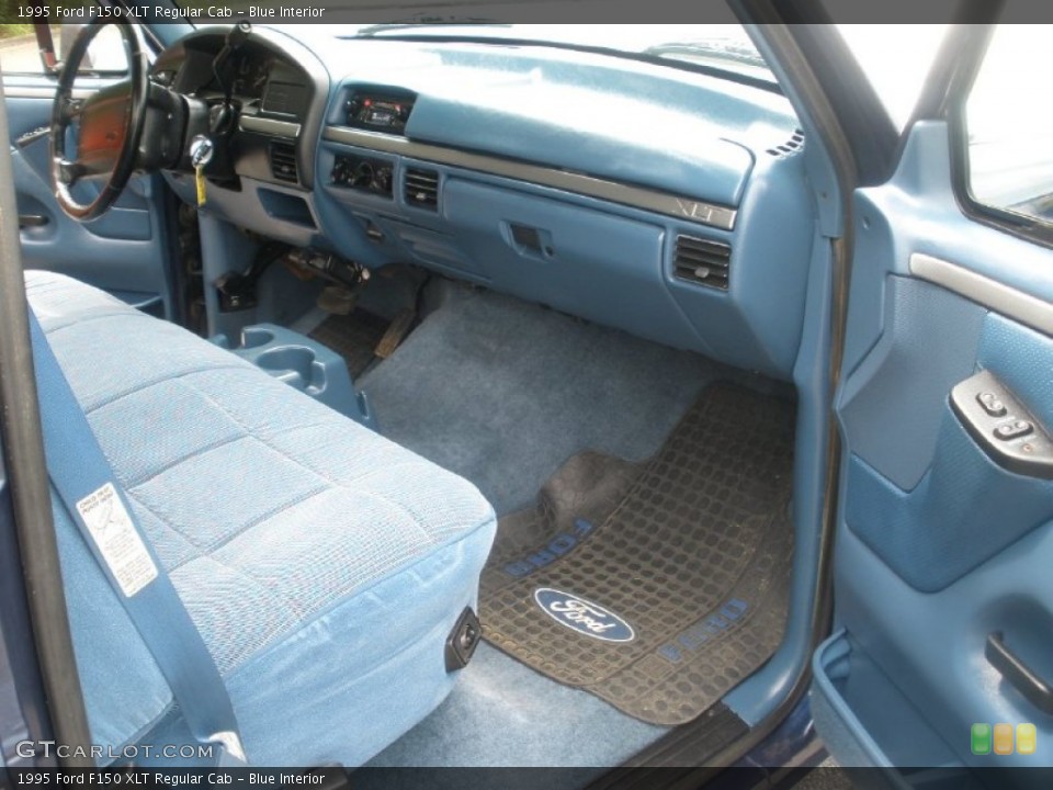 Blue Interior Photo for the 1995 Ford F150 XLT Regular Cab #80501404