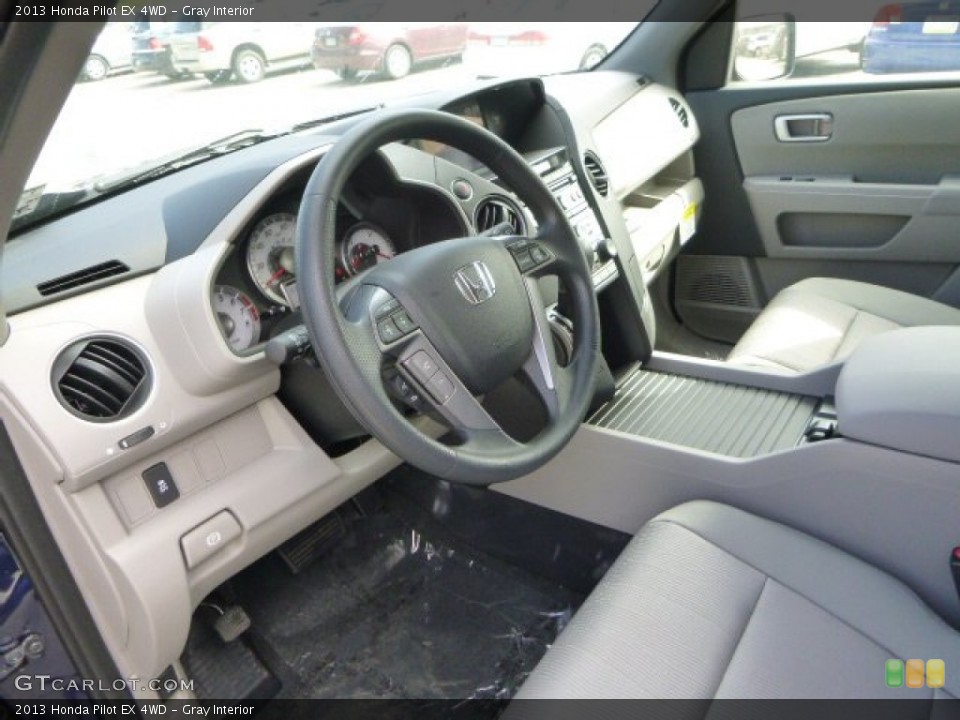 Gray Interior Photo for the 2013 Honda Pilot EX 4WD #80522699