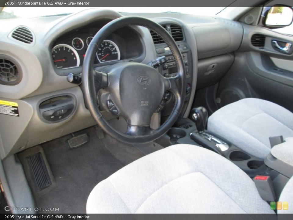 Gray Interior Photo for the 2005 Hyundai Santa Fe GLS 4WD #80564653