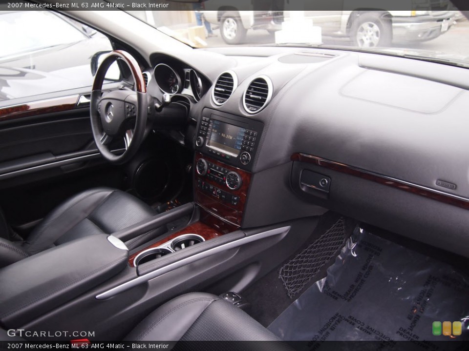 Black Interior Dashboard for the 2007 Mercedes-Benz ML 63 AMG 4Matic #80590080