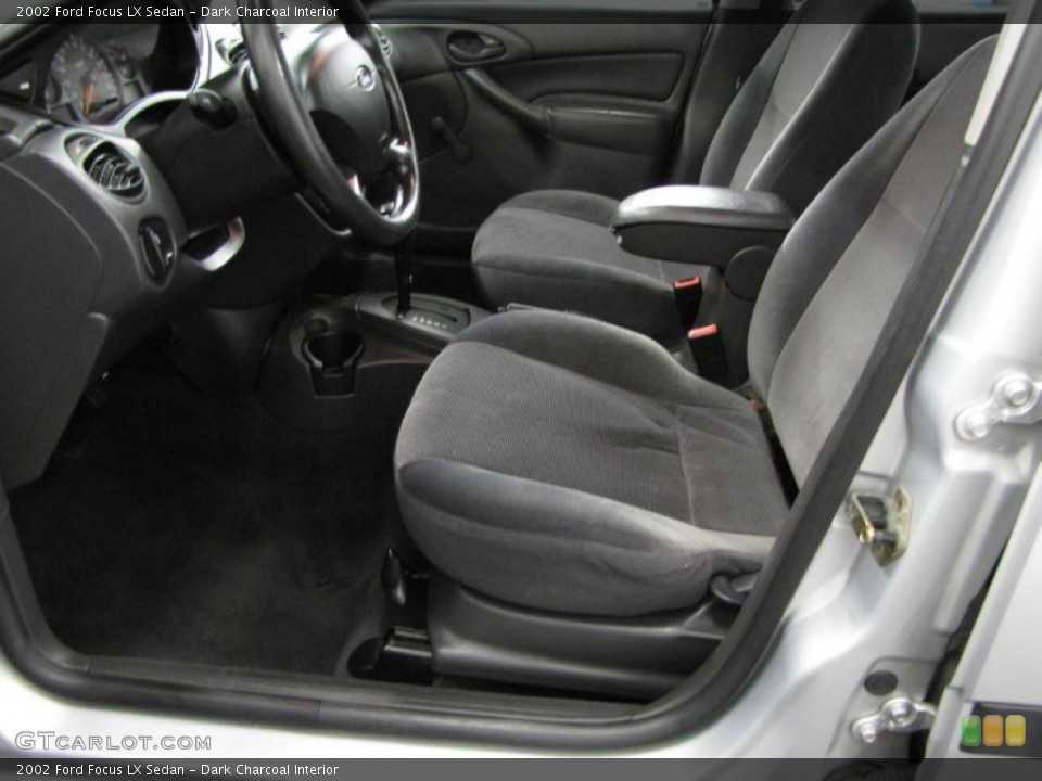 Dark Charcoal Interior Photo for the 2002 Ford Focus LX Sedan #80596653