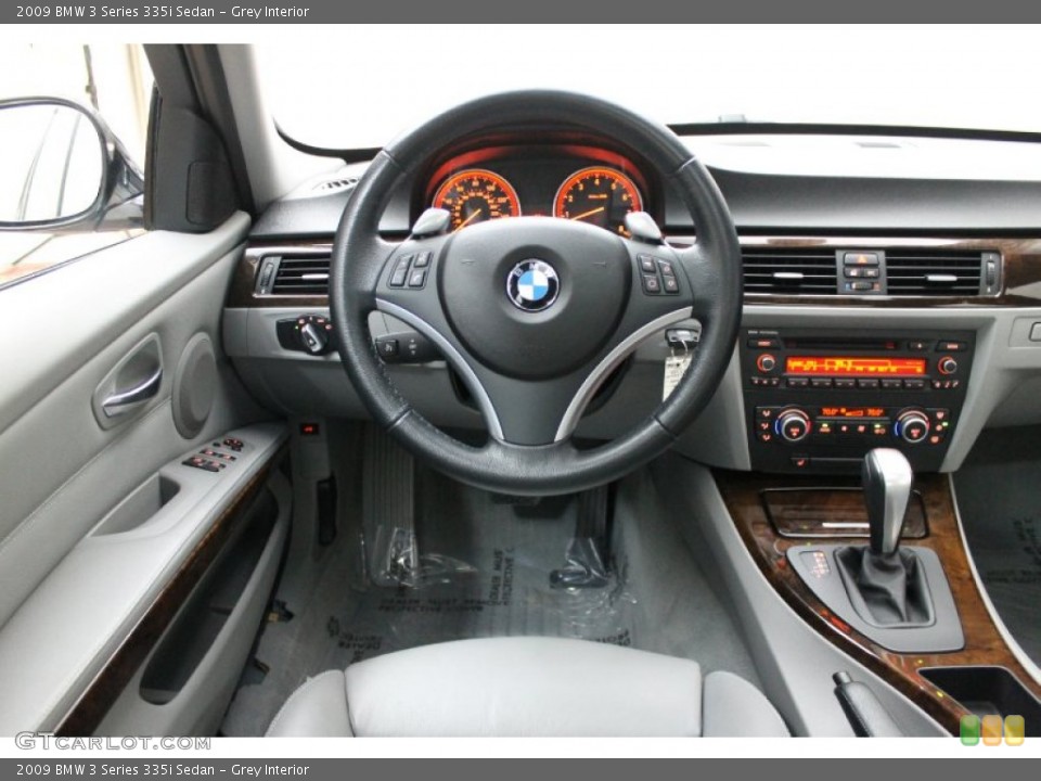 Grey Interior Dashboard for the 2009 BMW 3 Series 335i Sedan #80652903