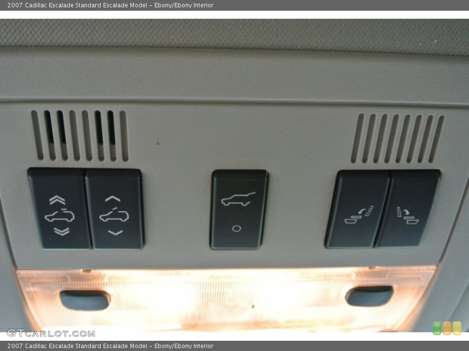 Ebony/Ebony Interior Controls for the 2007 Cadillac Escalade  #80662990