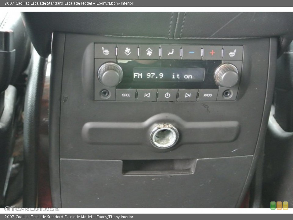 Ebony/Ebony Interior Controls for the 2007 Cadillac Escalade  #80663040