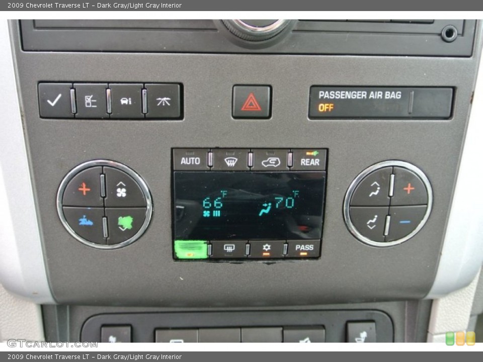 Dark Gray/Light Gray Interior Controls for the 2009 Chevrolet Traverse LT #80663827