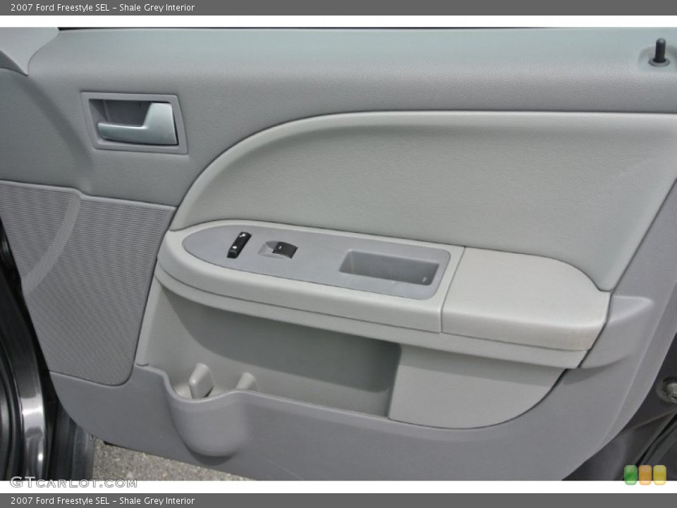 Shale Grey Interior Door Panel for the 2007 Ford Freestyle SEL #80667216