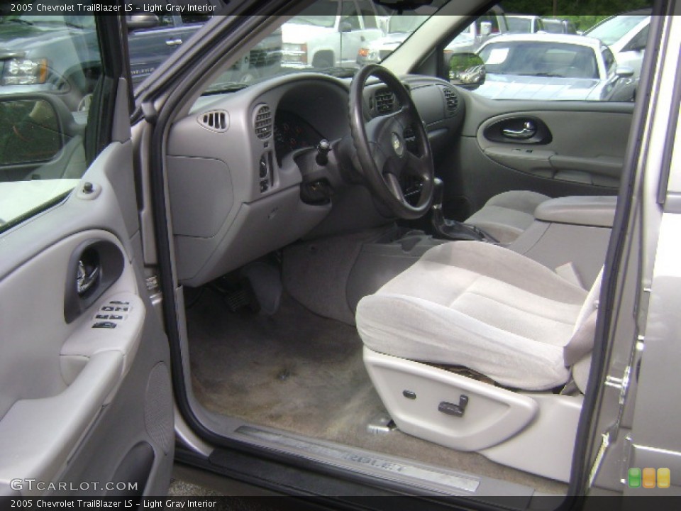 Light Gray Interior Photo for the 2005 Chevrolet TrailBlazer LS #80674218