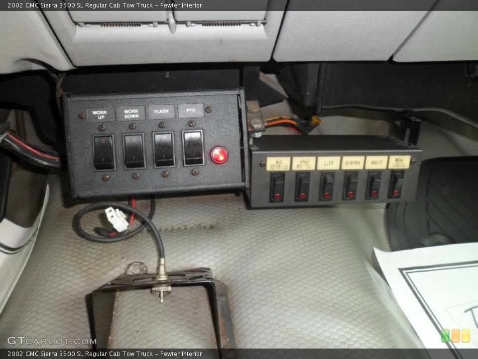 Pewter Interior Controls for the 2002 GMC Sierra 3500 SL Regular Cab Tow Truck #80689634