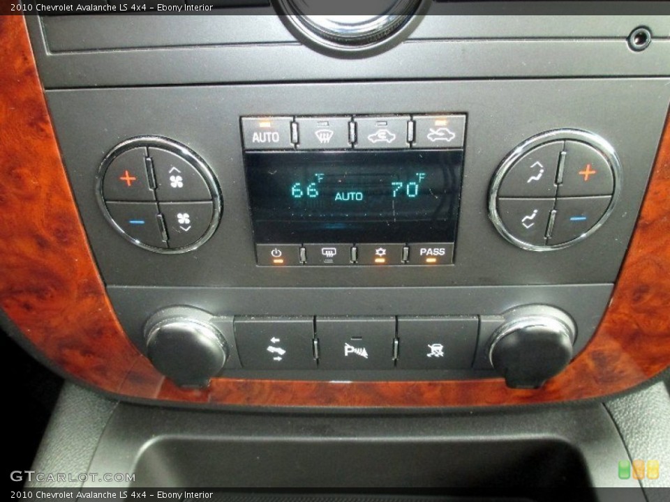 Ebony Interior Controls for the 2010 Chevrolet Avalanche LS 4x4 #80697345