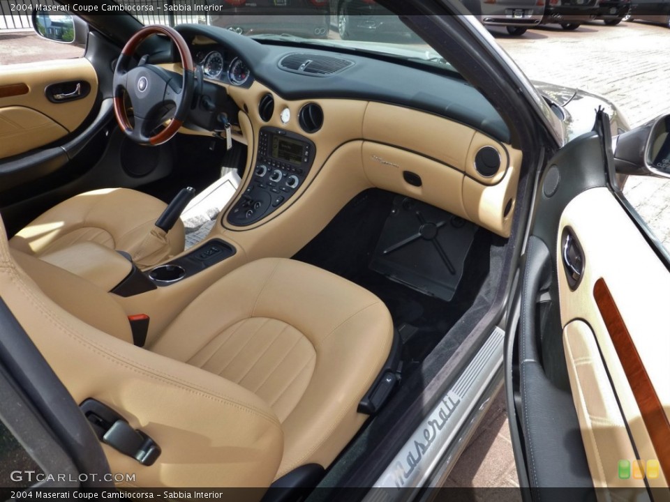 Sabbia Interior Dashboard for the 2004 Maserati Coupe Cambiocorsa #80719154