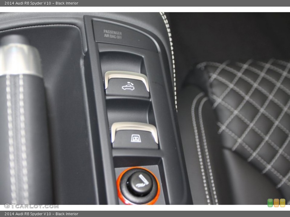 Black Interior Controls for the 2014 Audi R8 Spyder V10 #80735127