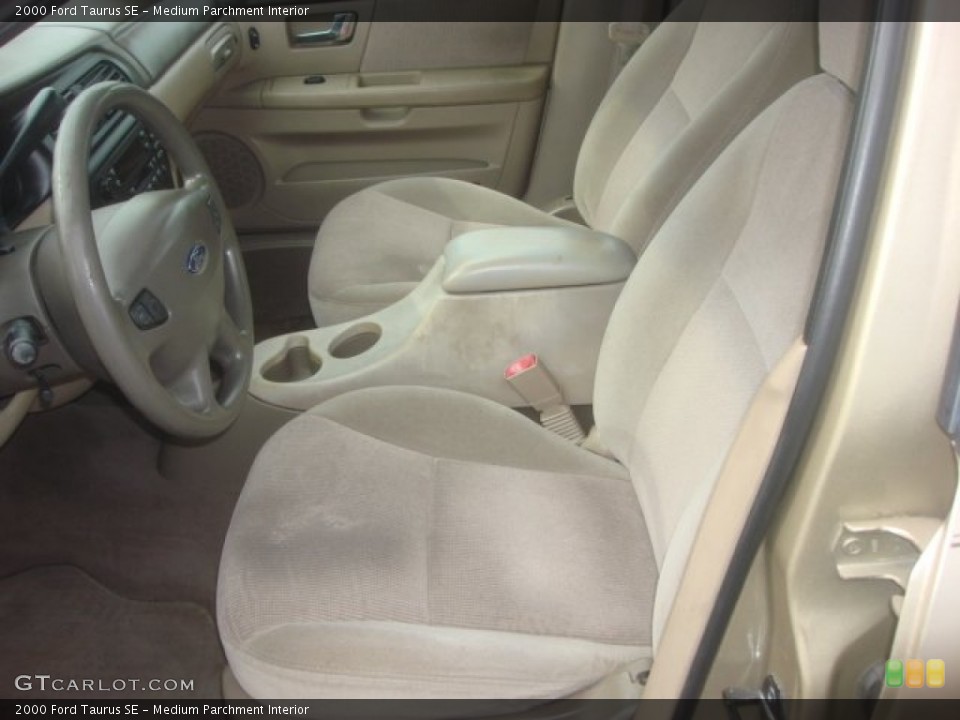 Medium Parchment Interior Photo for the 2000 Ford Taurus SE #80739832