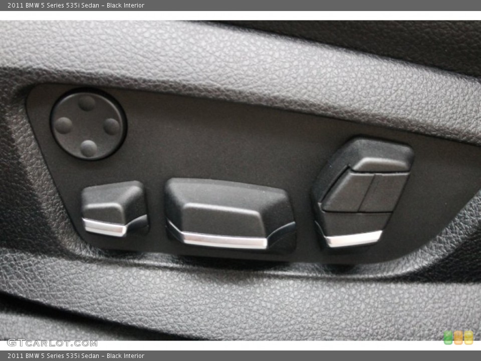 Black Interior Controls for the 2011 BMW 5 Series 535i Sedan #80769879