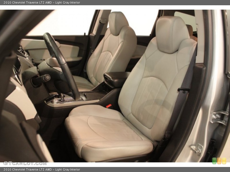 Light Gray Interior Photo for the 2010 Chevrolet Traverse LTZ AWD #80781168