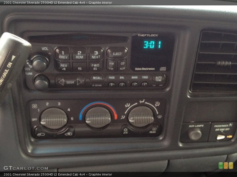 Graphite Interior Controls for the 2001 Chevrolet Silverado 2500HD LS Extended Cab 4x4 #80806801