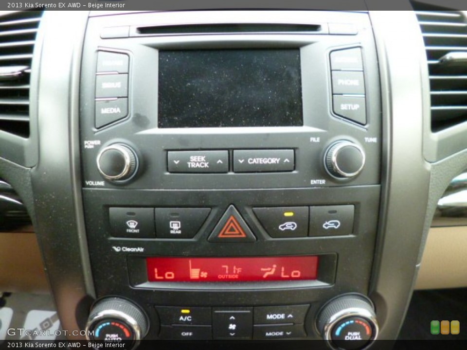 Beige Interior Controls for the 2013 Kia Sorento EX AWD #80811355