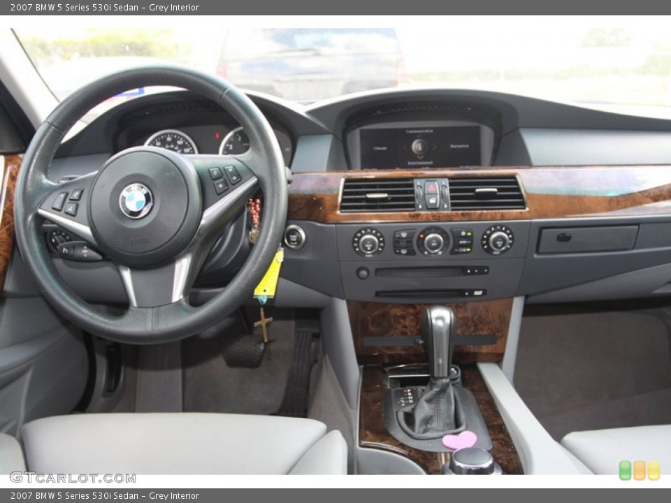 Grey Interior Dashboard for the 2007 BMW 5 Series 530i Sedan #80817673