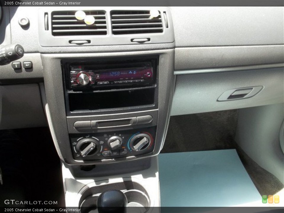 Gray Interior Controls for the 2005 Chevrolet Cobalt Sedan #80818588