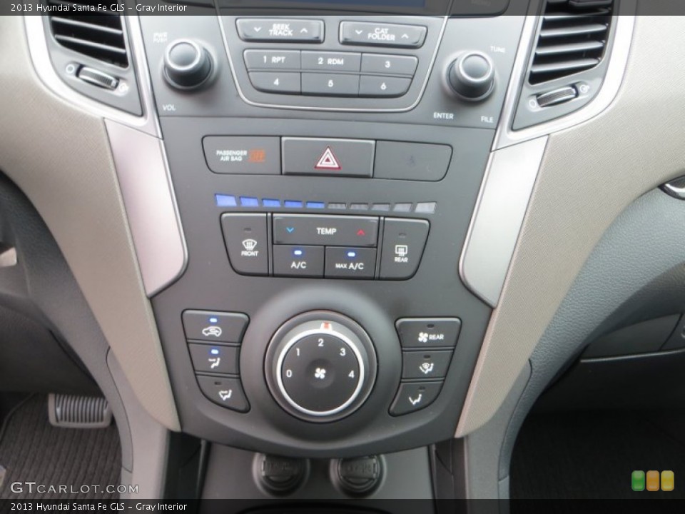 Gray Interior Controls for the 2013 Hyundai Santa Fe GLS #80841903