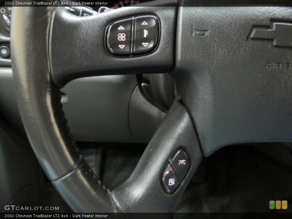 Dark Pewter Interior Controls for the 2002 Chevrolet TrailBlazer LTZ 4x4 #80842938