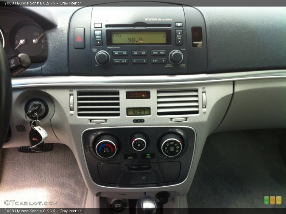 Gray Interior Controls for the 2008 Hyundai Sonata GLS V6 #80848300