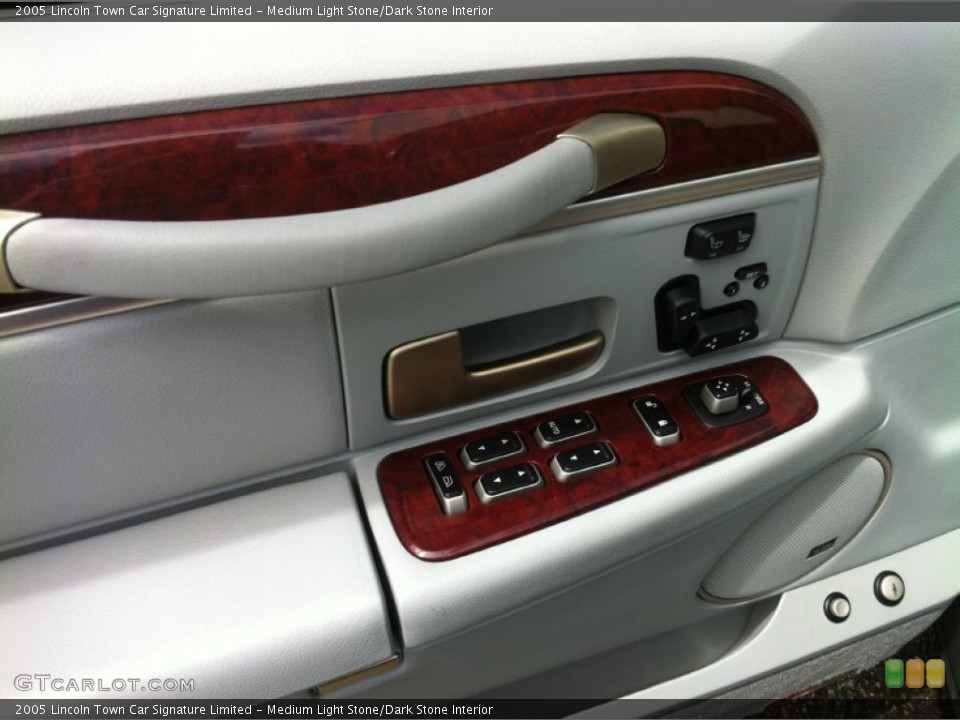 Medium Light Stone/Dark Stone Interior Controls for the 2005 Lincoln Town Car Signature Limited #80848942